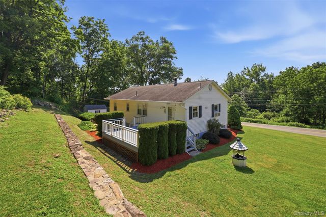1233 County Route 12, New Hampton, NY 10958