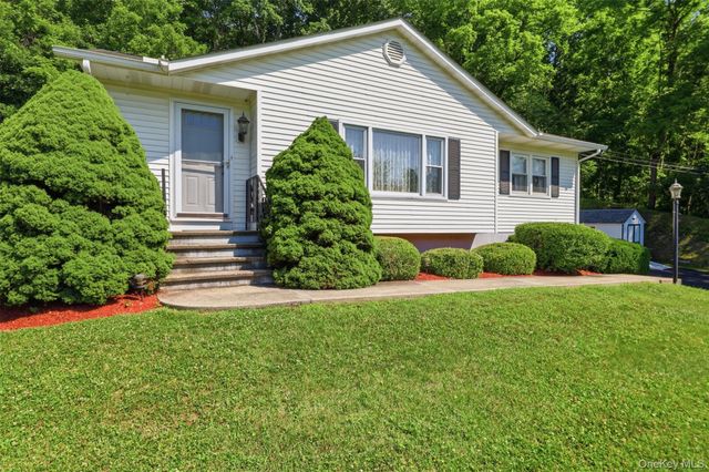 1233 County Route 12, New Hampton, NY 10958