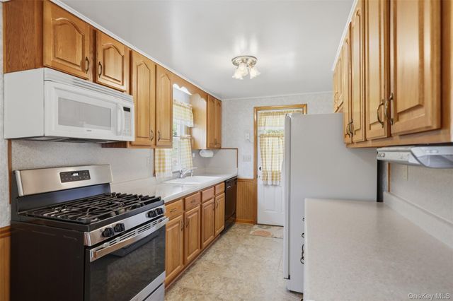 1233 County Route 12, New Hampton, NY 10958