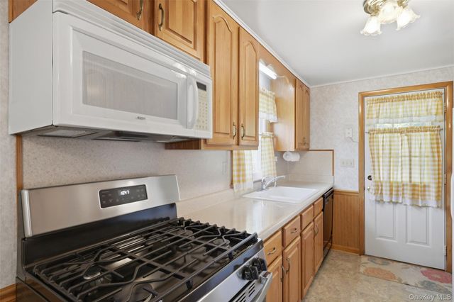 1233 County Route 12, New Hampton, NY 10958