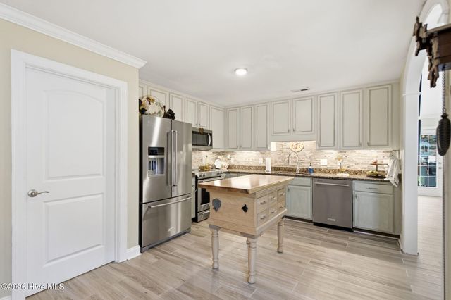 7606 Quail Woods Road, Wilmington, NC 28411