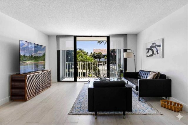 2860 S Ocean Boulevard 216, Palm Beach, FL 33480