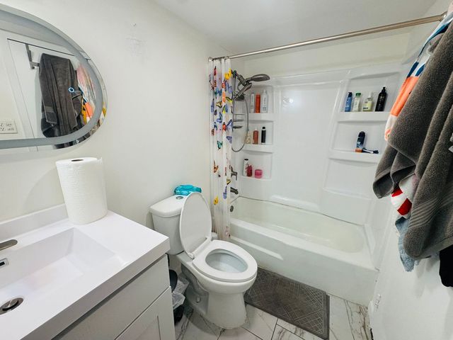 300 S Roselle Road 116, Schaumburg, IL 60193