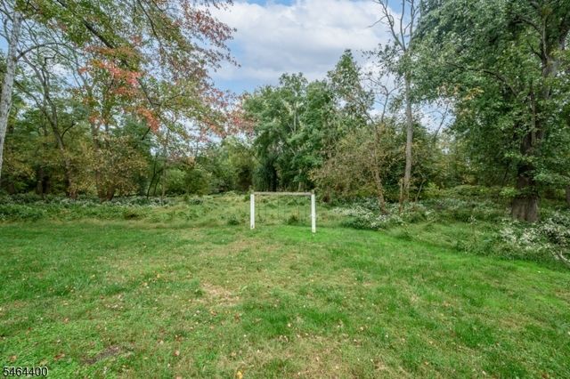 125 Princeton Ln, North Plainfield Boro, NJ 07063