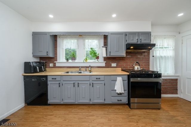 125 Princeton Ln, North Plainfield Boro, NJ 07063