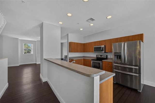 2725 NE 8th Avenue 109, Wilton Manors, FL 33334