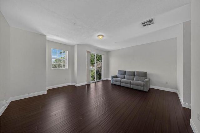 2725 NE 8th Avenue 109, Wilton Manors, FL 33334