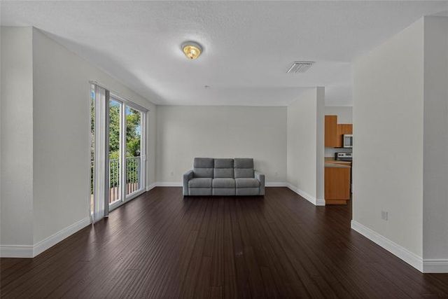 2725 NE 8th Avenue 109, Wilton Manors, FL 33334
