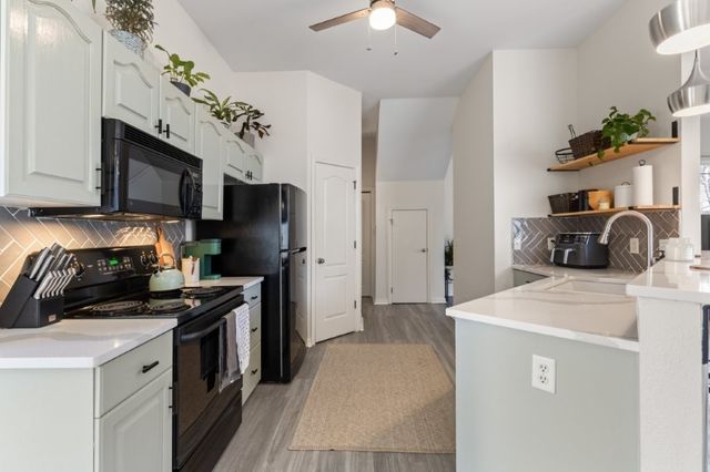 2725 N Westminster Drive, Fayetteville, AR 72704