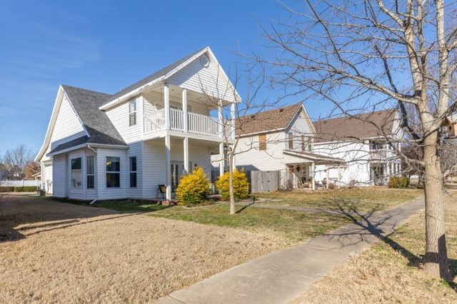 2725 N Westminster Drive, Fayetteville, AR 72704