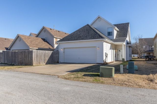 2725 N Westminster Drive, Fayetteville, AR 72704