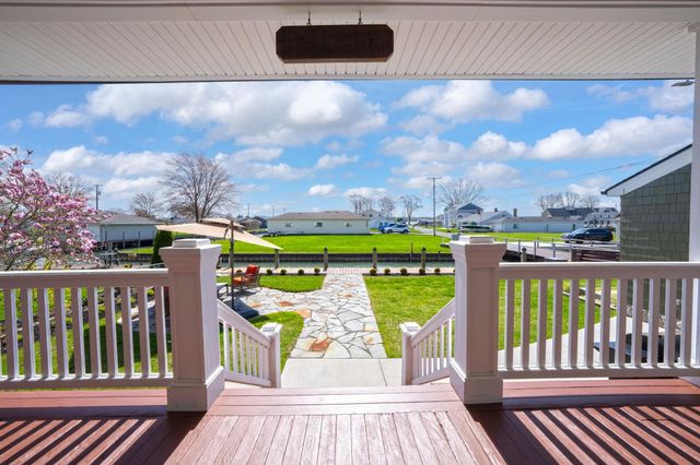 1806 Saint Clair River Drive, Algonac, MI 48001