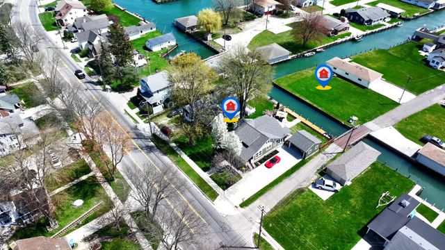 1806 Saint Clair River Drive, Algonac, MI 48001