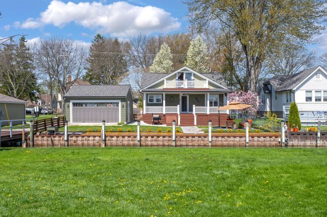1806 Saint Clair River Drive, Algonac, MI 48001
