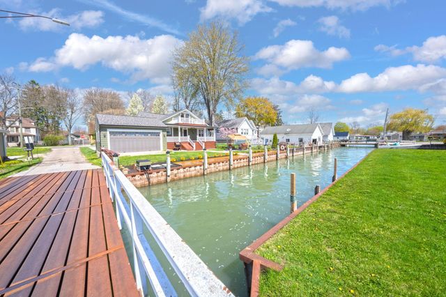 1806 Saint Clair River Drive, Algonac, MI 48001
