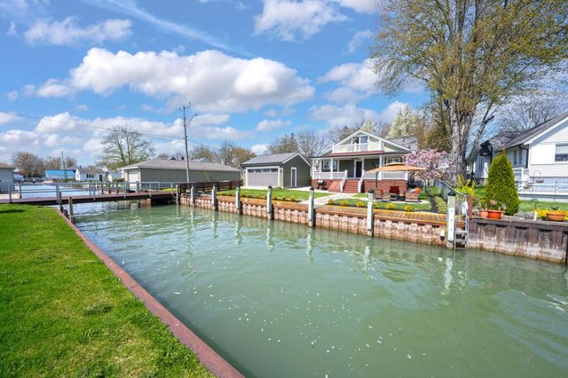 1806 Saint Clair River Drive, Algonac, MI 48001