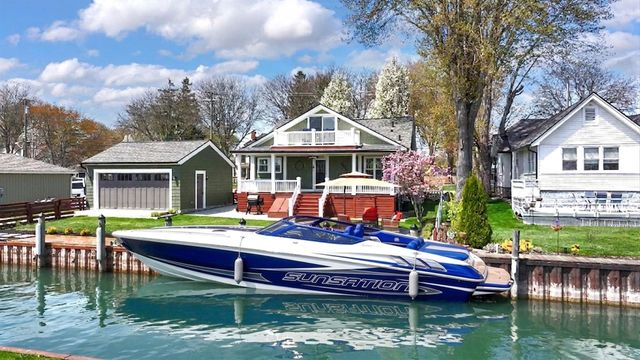 1806 Saint Clair River Drive, Algonac, MI 48001