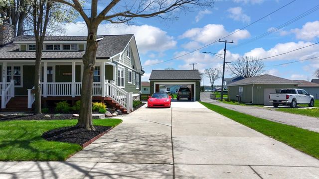 1806 Saint Clair River Drive, Algonac, MI 48001
