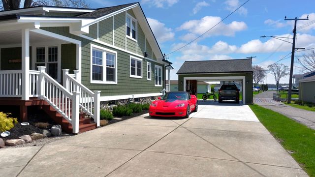 1806 Saint Clair River Drive, Algonac, MI 48001