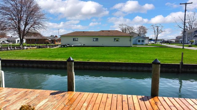 1806 Saint Clair River Drive, Algonac, MI 48001
