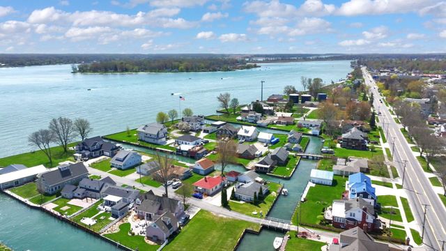 1806 Saint Clair River Drive, Algonac, MI 48001