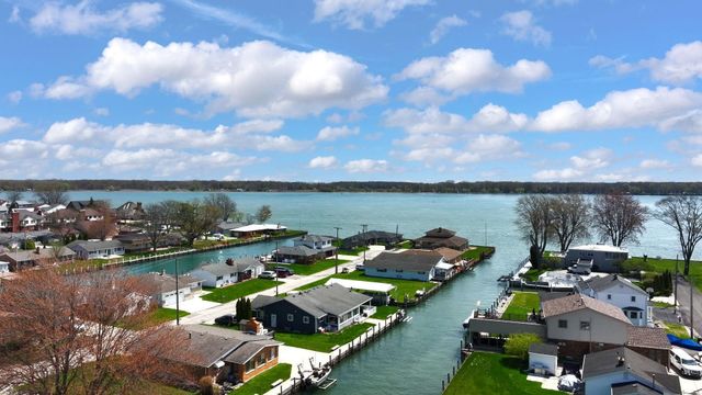 1806 Saint Clair River Drive, Algonac, MI 48001