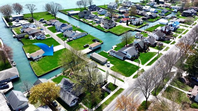 1806 Saint Clair River Drive, Algonac, MI 48001