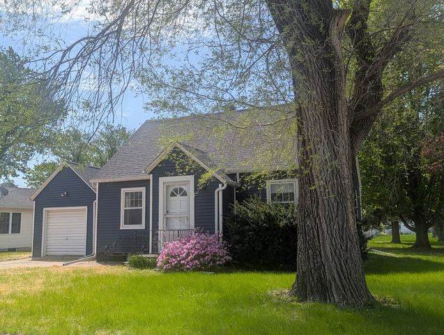 630 32nd Avenue, Moline, IL 61265