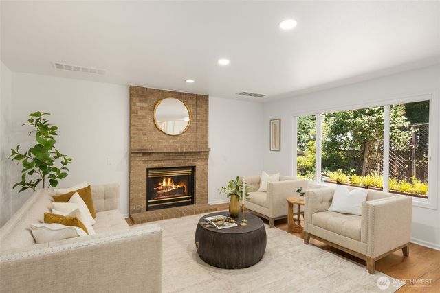 19303 Meridian Place W, Bothell, WA 98012