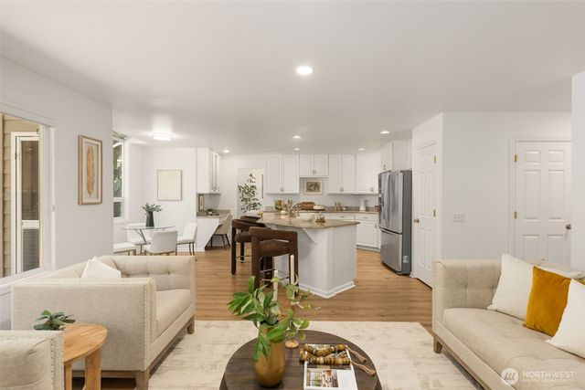 19303 Meridian Place W, Bothell, WA 98012