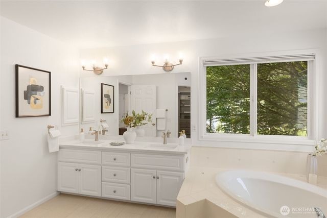 19303 Meridian Place W, Bothell, WA 98012