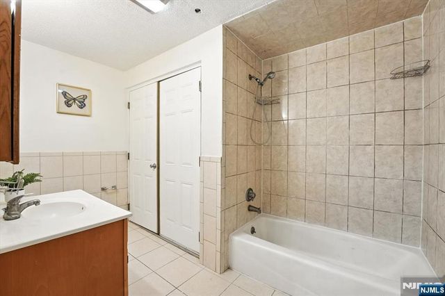 85 Broadway 1E, Jersey City, NJ 07306