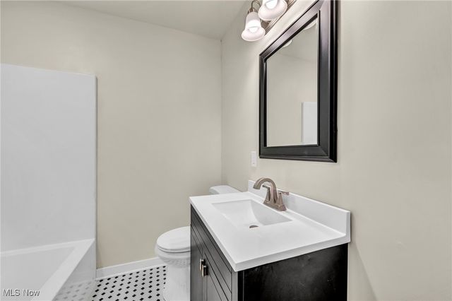 5939 Pearl Road, Cleveland, OH 44130