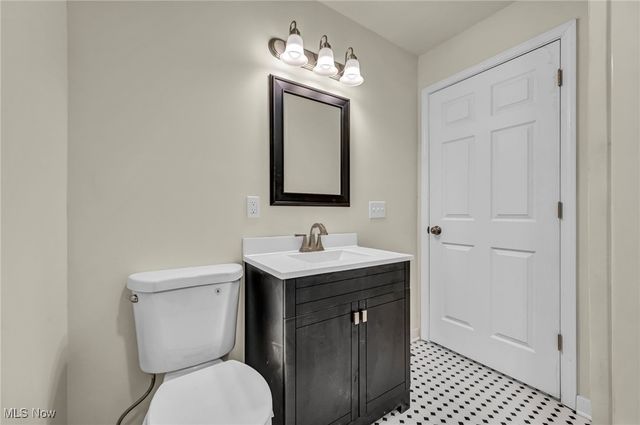 5939 Pearl Road, Cleveland, OH 44130