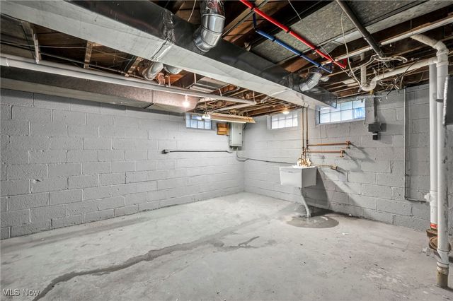 5939 Pearl Road, Cleveland, OH 44130