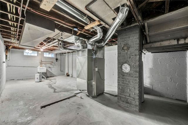 5939 Pearl Road, Cleveland, OH 44130