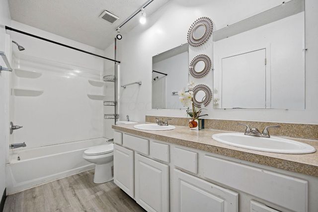 5258 Captains Court, Columbus, OH 43220