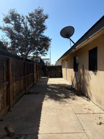 1151 Pontiac Avenue, Clovis, CA 93612