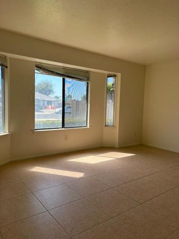 1151 Pontiac Avenue, Clovis, CA 93612