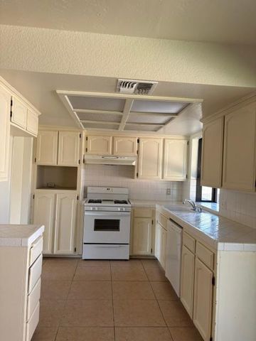1151 Pontiac Avenue, Clovis, CA 93612