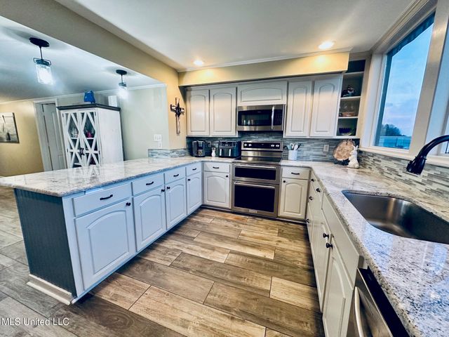 164 Waterwood Drive, Brandon, MS 39047