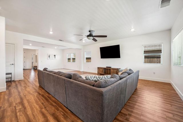 2074 Abbeylane Way, Olivehurst, CA 95961