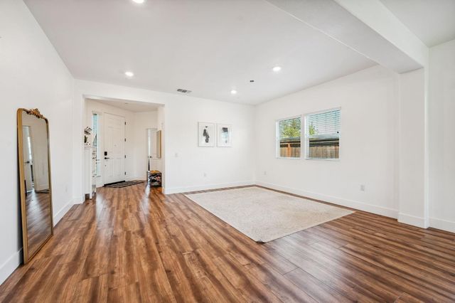 2074 Abbeylane Way, Olivehurst, CA 95961