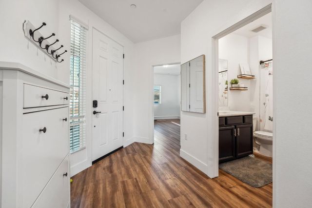 2074 Abbeylane Way, Olivehurst, CA 95961