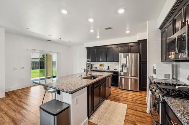 2074 Abbeylane Way, Olivehurst, CA 95961