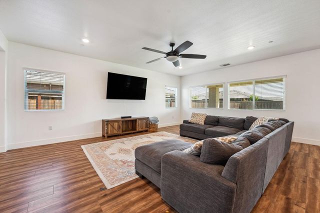 2074 Abbeylane Way, Olivehurst, CA 95961