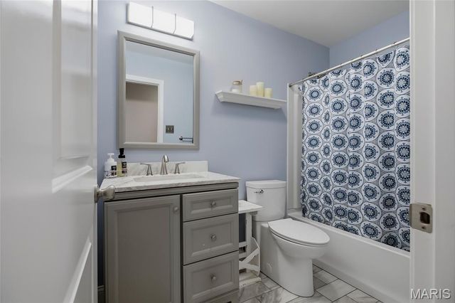 556 Spragues Mill Court, Ballwin, MO 63011