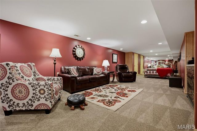 556 Spragues Mill Court, Ballwin, MO 63011