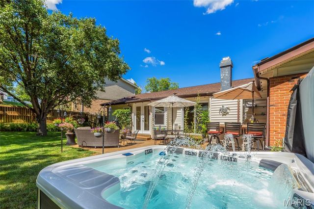 556 Spragues Mill Court, Ballwin, MO 63011