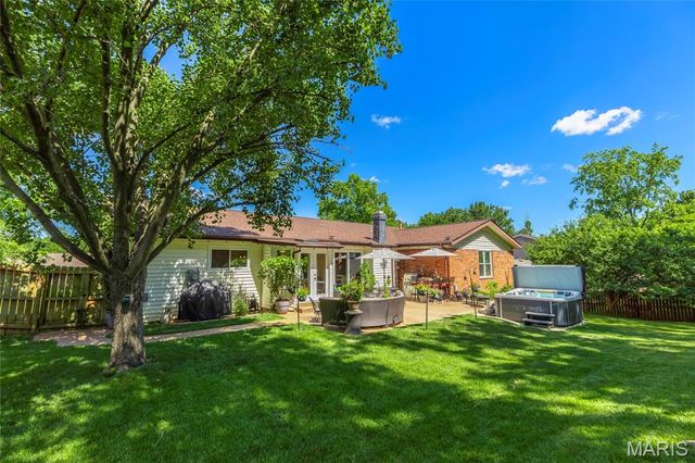 556 Spragues Mill Court, Ballwin, MO 63011